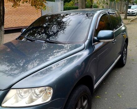 Серый Фольксваген Туарег, объемом двигателя 4.2 л и пробегом 355 тыс. км за 9500 $, фото 8 на Automoto.ua