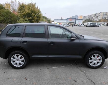 Серый Фольксваген Туарег, объемом двигателя 3 л и пробегом 371 тыс. км за 8500 $, фото 2 на Automoto.ua