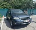 Фольксваген Туарег 2004 в Славянске на Automoto.ua Серый Фольксваген Туарег, объемом двигателя 2.5 л и пробегом 270 тыс. км за 4650 $, фото 1 на Automoto.ua