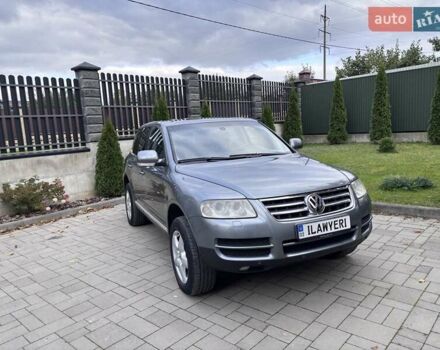Серый Фольксваген Туарег, объемом двигателя 2.46 л и пробегом 331 тыс. км за 8500 $, фото 1 на Automoto.ua