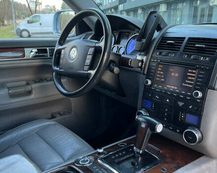 Серый Фольксваген Туарег, объемом двигателя 3.19 л и пробегом 290 тыс. км за 5999 $, фото 16 на Automoto.ua