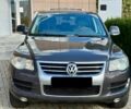 Серый Фольксваген Туарег, объемом двигателя 3 л и пробегом 213 тыс. км за 3455 $, фото 1 на Automoto.ua