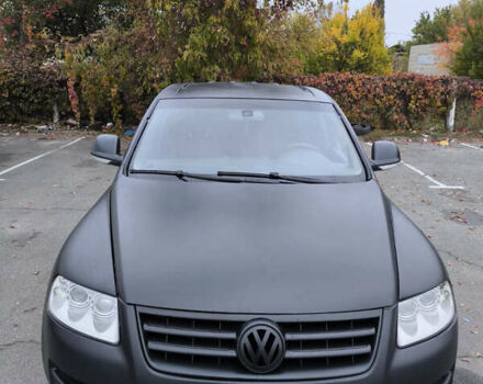 Серый Фольксваген Туарег, объемом двигателя 2.97 л и пробегом 370 тыс. км за 13000 $, фото 2 на Automoto.ua