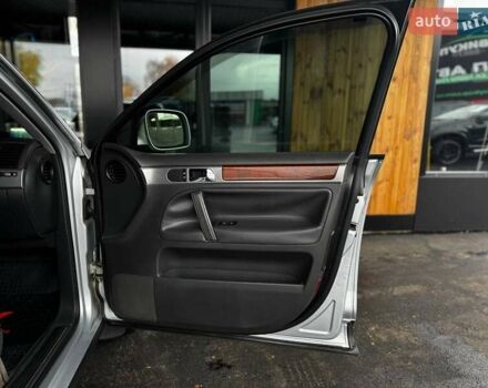 Серый Фольксваген Туарег, объемом двигателя 4.2 л и пробегом 309 тыс. км за 6999 $, фото 14 на Automoto.ua