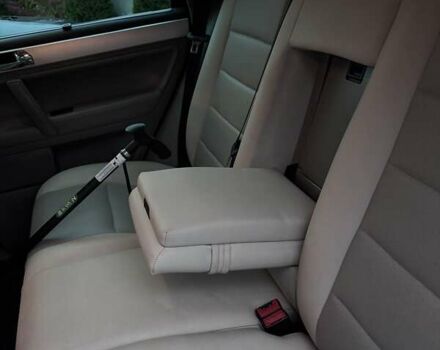 Серый Фольксваген Туарег, объемом двигателя 2.46 л и пробегом 331 тыс. км за 8500 $, фото 14 на Automoto.ua