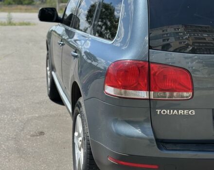 Серый Фольксваген Туарег, объемом двигателя 2.5 л и пробегом 281 тыс. км за 5500 $, фото 2 на Automoto.ua