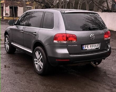 Серый Фольксваген Туарег, объемом двигателя 2.5 л и пробегом 350 тыс. км за 4700 $, фото 3 на Automoto.ua