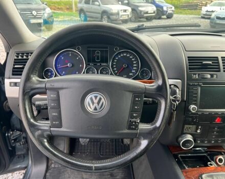 Серый Фольксваген Туарег, объемом двигателя 2.5 л и пробегом 333 тыс. км за 7440 $, фото 17 на Automoto.ua