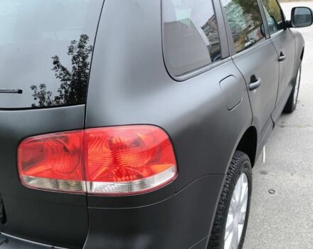 Серый Фольксваген Туарег, объемом двигателя 3 л и пробегом 371 тыс. км за 8500 $, фото 6 на Automoto.ua