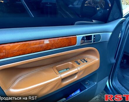 Серый Фольксваген Туарег, объемом двигателя 3.2 л и пробегом 308 тыс. км за 9500 $, фото 10 на Automoto.ua