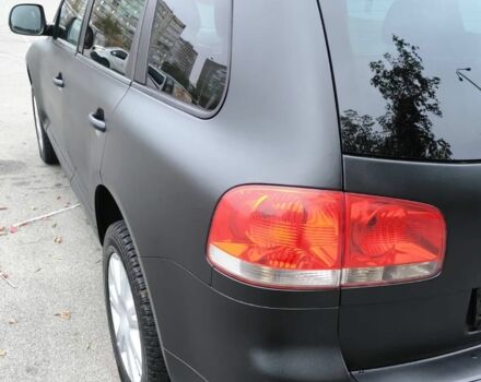 Серый Фольксваген Туарег, объемом двигателя 3 л и пробегом 371 тыс. км за 8500 $, фото 5 на Automoto.ua