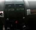Сірий Фольксваген Туарег, об'ємом двигуна 3.2 л та пробігом 339 тис. км за 7800 $, фото 9 на Automoto.ua