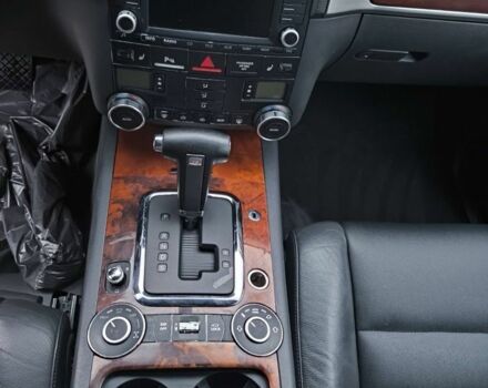 Серый Фольксваген Туарег, объемом двигателя 3 л и пробегом 370 тыс. км за 13000 $, фото 12 на Automoto.ua