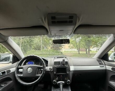 Серый Фольксваген Туарег, объемом двигателя 2 л и пробегом 473 тыс. км за 3700 $, фото 4 на Automoto.ua