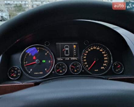 Серый Фольксваген Туарег, объемом двигателя 2.97 л и пробегом 370 тыс. км за 13000 $, фото 8 на Automoto.ua