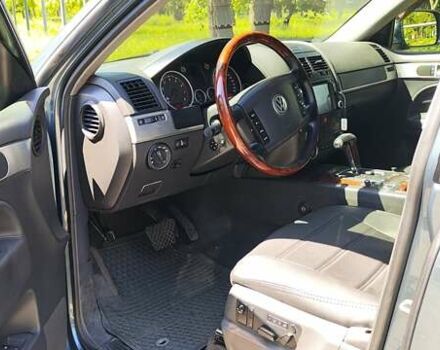 Серый Фольксваген Туарег, объемом двигателя 3.19 л и пробегом 503 тыс. км за 7700 $, фото 12 на Automoto.ua