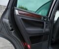 Серый Фольксваген Туарег, объемом двигателя 3 л и пробегом 370 тыс. км за 13000 $, фото 5 на Automoto.ua