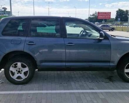 Серый Фольксваген Туарег, объемом двигателя 2.5 л и пробегом 315 тыс. км за 3800 $, фото 2 на Automoto.ua