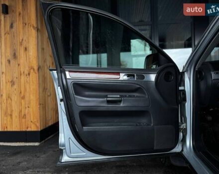 Серый Фольксваген Туарег, объемом двигателя 4.2 л и пробегом 309 тыс. км за 6999 $, фото 11 на Automoto.ua