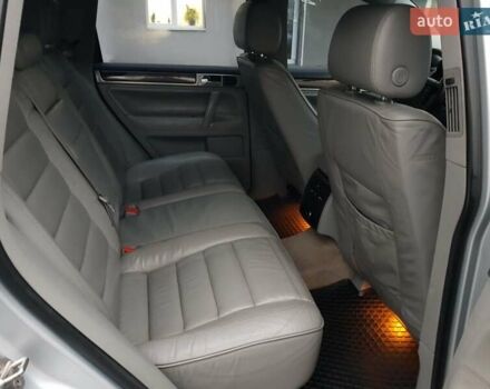 Сірий Фольксваген Туарег, об'ємом двигуна 3.2 л та пробігом 235 тис. км за 7500 $, фото 7 на Automoto.ua