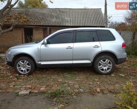 Серый Фольксваген Туарег, объемом двигателя 3.2 л и пробегом 390 тыс. км за 4300 $, фото 17 на Automoto.ua