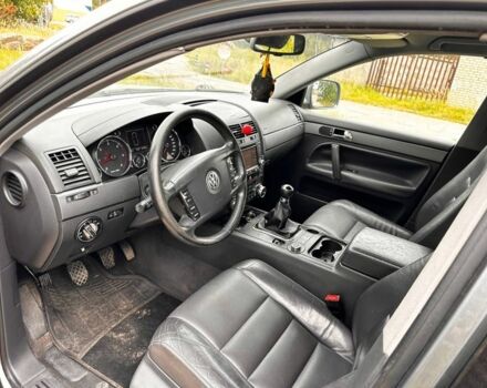 Серый Фольксваген Туарег, объемом двигателя 2.5 л и пробегом 250 тыс. км за 4740 $, фото 4 на Automoto.ua