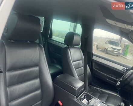 Серый Фольксваген Туарег, объемом двигателя 2.97 л и пробегом 272 тыс. км за 8700 $, фото 10 на Automoto.ua