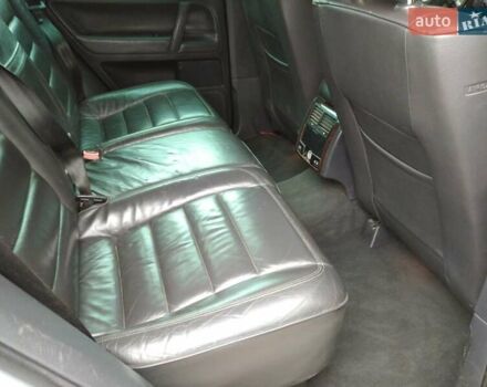 Серый Фольксваген Туарег, объемом двигателя 3.2 л и пробегом 390 тыс. км за 4300 $, фото 8 на Automoto.ua