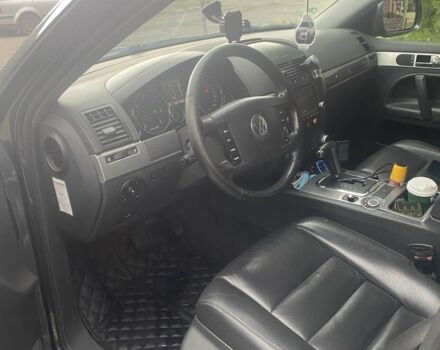 Серый Фольксваген Туарег, объемом двигателя 3 л и пробегом 502 тыс. км за 4000 $, фото 1 на Automoto.ua