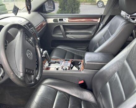 Сірий Фольксваген Туарег, об'ємом двигуна 2.5 л та пробігом 300 тис. км за 6800 $, фото 5 на Automoto.ua