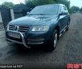 Серый Фольксваген Туарег, объемом двигателя 3.2 л и пробегом 300 тыс. км за 8500 $, фото 6 на Automoto.ua