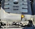 Серый Фольксваген Туарег, объемом двигателя 5 л и пробегом 215 тыс. км за 9200 $, фото 3 на Automoto.ua