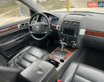 Серый Фольксваген Туарег, объемом двигателя 3 л и пробегом 340 тыс. км за 5500 $, фото 8 на Automoto.ua