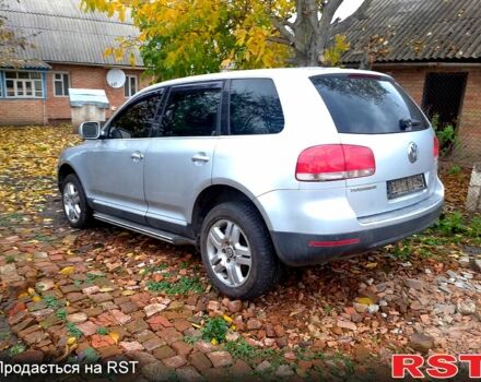 Серый Фольксваген Туарег, объемом двигателя 3.2 л и пробегом 400 тыс. км за 4900 $, фото 3 на Automoto.ua