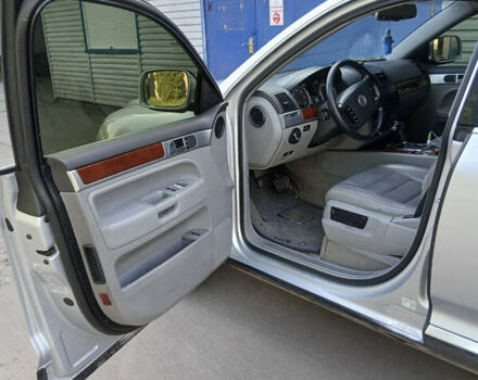 Сірий Фольксваген Туарег, об'ємом двигуна 2.5 л та пробігом 435 тис. км за 5000 $, фото 5 на Automoto.ua