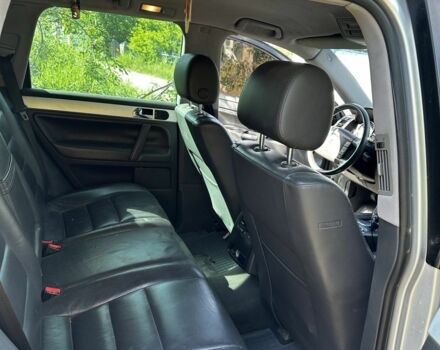 Серый Фольксваген Туарег, объемом двигателя 3 л и пробегом 290 тыс. км за 5800 $, фото 13 на Automoto.ua