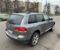Сірий Фольксваген Туарег, об'ємом двигуна 3.2 л та пробігом 320 тис. км за 3400 $, фото 2 на Automoto.ua
