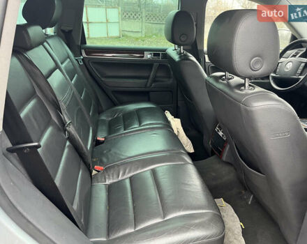 Серый Фольксваген Туарег, объемом двигателя 3 л и пробегом 340 тыс. км за 5500 $, фото 6 на Automoto.ua