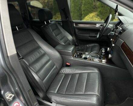 Серый Фольксваген Туарег, объемом двигателя 3 л и пробегом 370 тыс. км за 5450 $, фото 13 на Automoto.ua