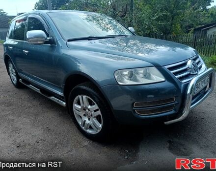Серый Фольксваген Туарег, объемом двигателя 3.2 л и пробегом 300 тыс. км за 8500 $, фото 3 на Automoto.ua