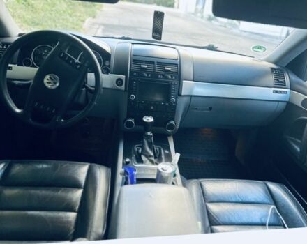 Серый Фольксваген Туарег, объемом двигателя 2.5 л и пробегом 350 тыс. км за 4700 $, фото 5 на Automoto.ua