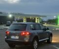 Серый Фольксваген Туарег, объемом двигателя 3 л и пробегом 340 тыс. км за 5350 $, фото 5 на Automoto.ua