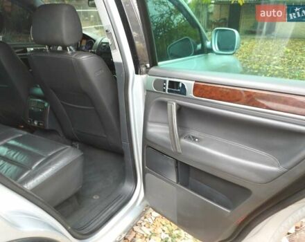 Серый Фольксваген Туарег, объемом двигателя 3.2 л и пробегом 390 тыс. км за 4300 $, фото 9 на Automoto.ua