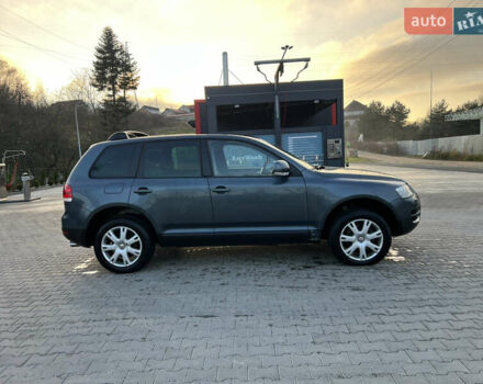 Серый Фольксваген Туарег, объемом двигателя 3 л и пробегом 428 тыс. км за 6700 $, фото 3 на Automoto.ua