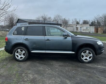 Серый Фольксваген Туарег, объемом двигателя 2.5 л и пробегом 300 тыс. км за 3999 $, фото 4 на Automoto.ua