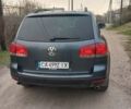 Серый Фольксваген Туарег, объемом двигателя 2.46 л и пробегом 380 тыс. км за 6800 $, фото 4 на Automoto.ua
