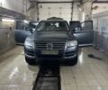 Сірий Фольксваген Туарег, об'ємом двигуна 2.5 л та пробігом 387 тис. км за 5900 $, фото 1 на Automoto.ua