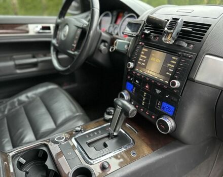 Серый Фольксваген Туарег, объемом двигателя 3 л и пробегом 370 тыс. км за 5450 $, фото 15 на Automoto.ua