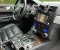 Серый Фольксваген Туарег, объемом двигателя 3 л и пробегом 370 тыс. км за 5450 $, фото 15 на Automoto.ua