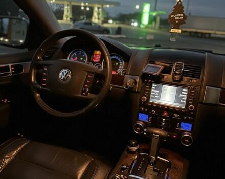 Серый Фольксваген Туарег, объемом двигателя 3 л и пробегом 340 тыс. км за 5350 $, фото 13 на Automoto.ua